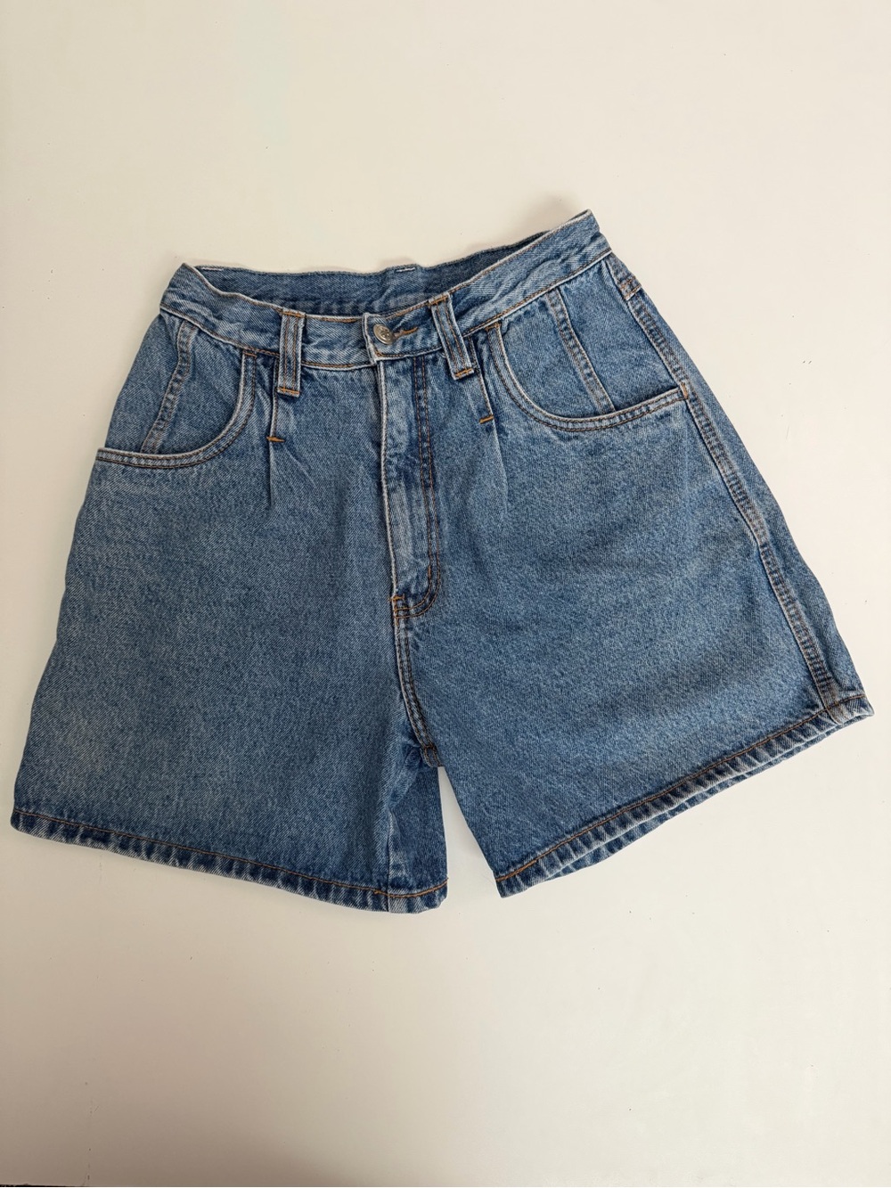 Vintage Bill Blass Denim Shorts High Rise Pockets Medium Wash Blue 90’s Y2K